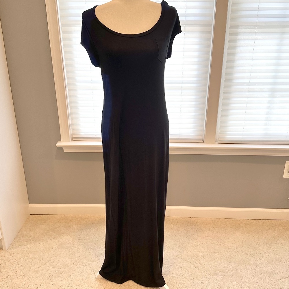 Old Navy Short Sleeve Maxi Dress (Size Medium). Color: Black. New with tags